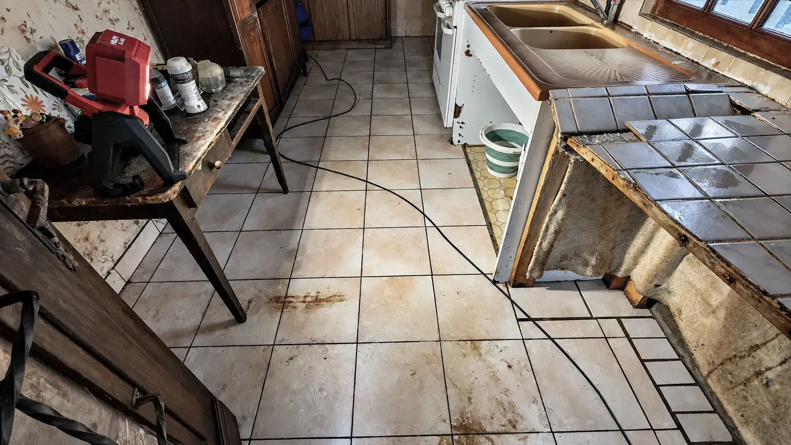 Cuisine après l’intervention : Nettoyage extrême Diogène dans une maison à Blois