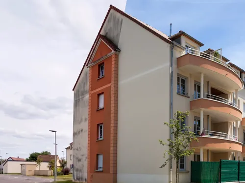 Nettoyage d'un mur en briques à Blois